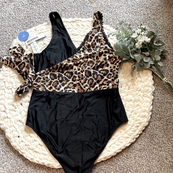 NWT Cupshe one piece leopard swimsuit - Picture 6 of 13